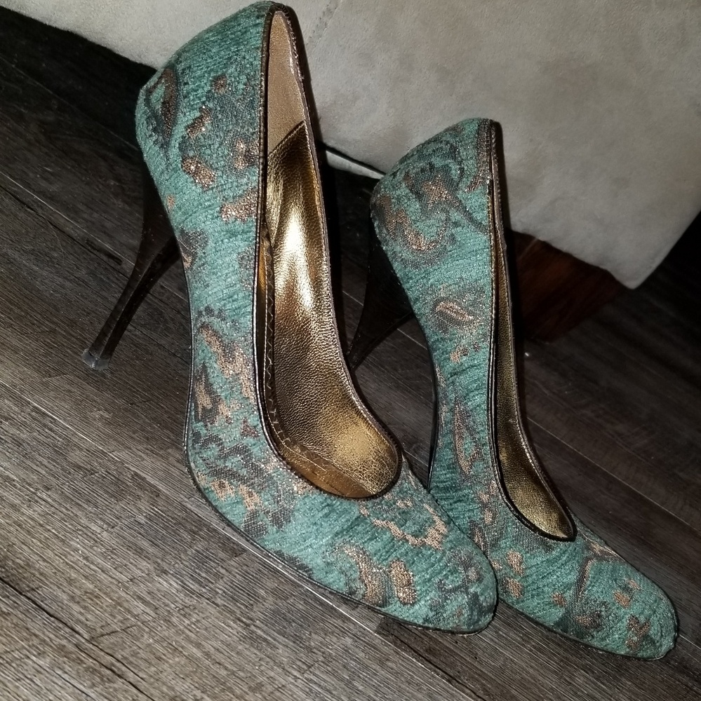 Gorgeous green & bronze tapestry heels
